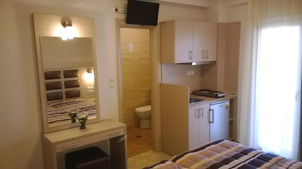 Gaia Studios & Apartments Nea Plagia Room photo