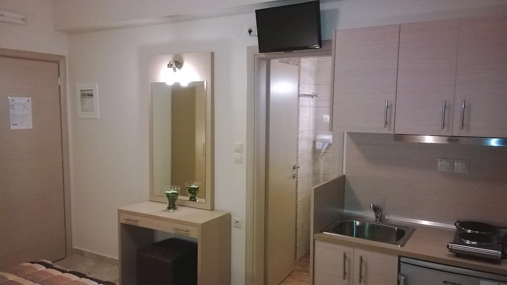 Gaia Studios & Apartments Nea Plagia Room photo